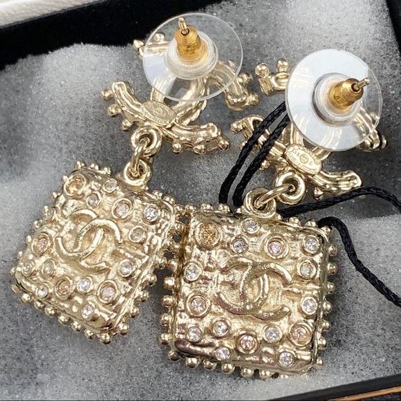 Authentic CHANEL Gold Vintage Style - Picture 8 of 8